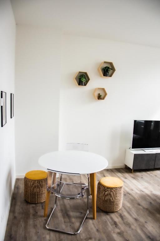Apartment 11