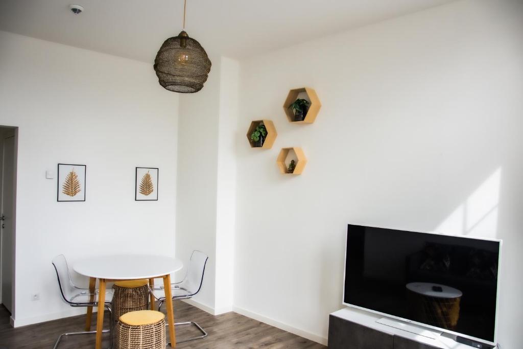 Apartment 7